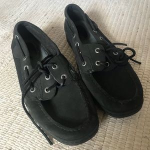 Barely worn black Sperrys . perfect for work!